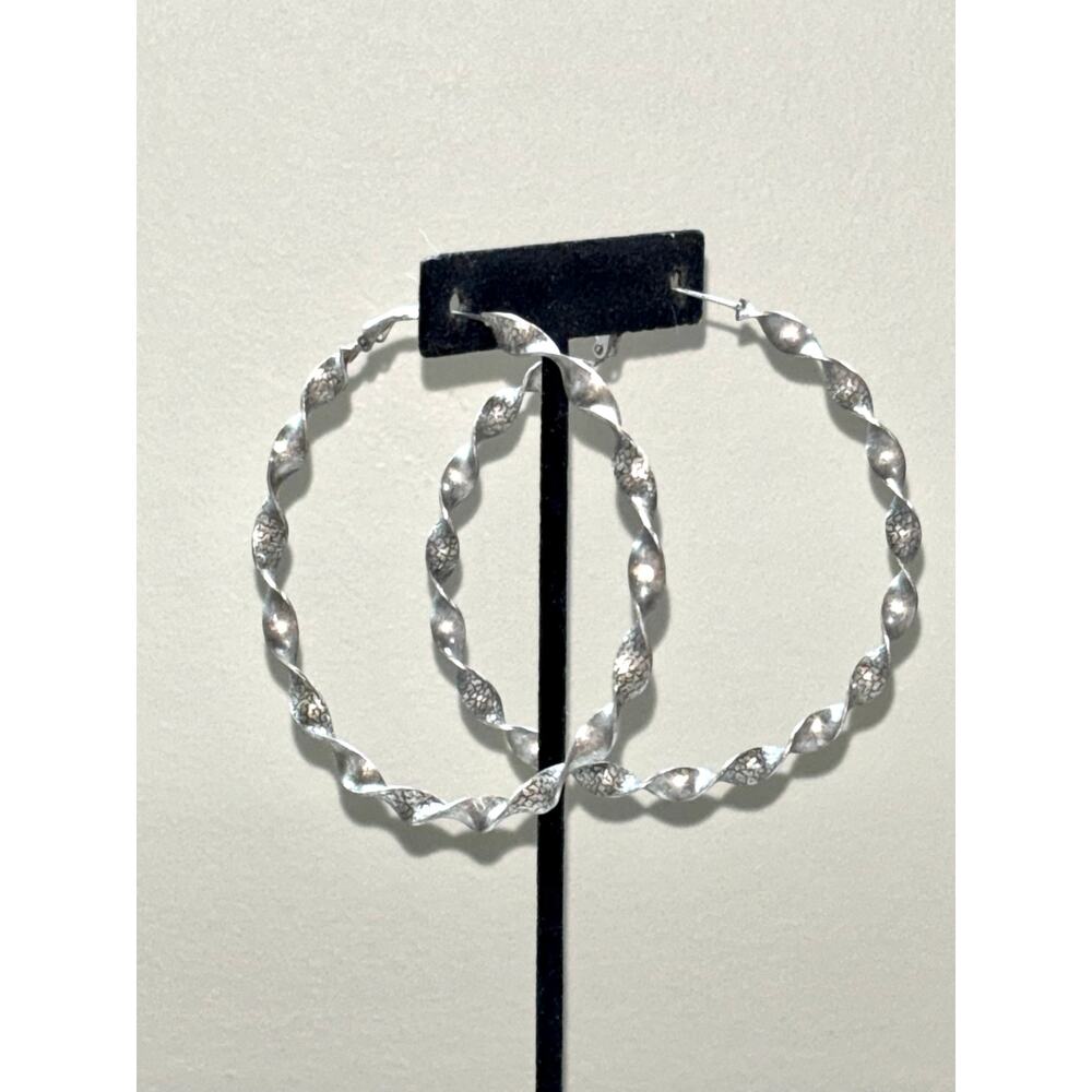 Vintage Silver Tone Twisted Hoop Earrings - Elegant and Stylish - Picture 3 of 5